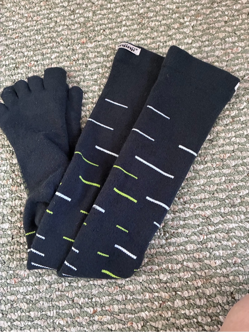 😎 Injunji Snow Socks - Picture 3 of 9